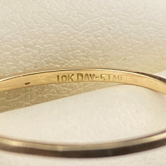 10K Yellow Gold Petite Day-Star 0.06 Carat Diamond Ring Size 6.5 - 0.815 Grams - Picture 8 of 10